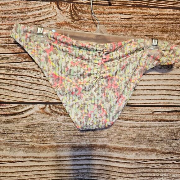 Becca Reversible bikini Bottoms multicolored/lime green large NWT - Picture 2 of 7
